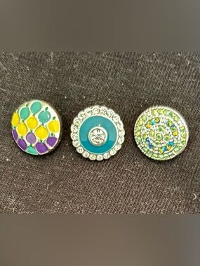 Turquoise Crystal Round Snap Brooch
